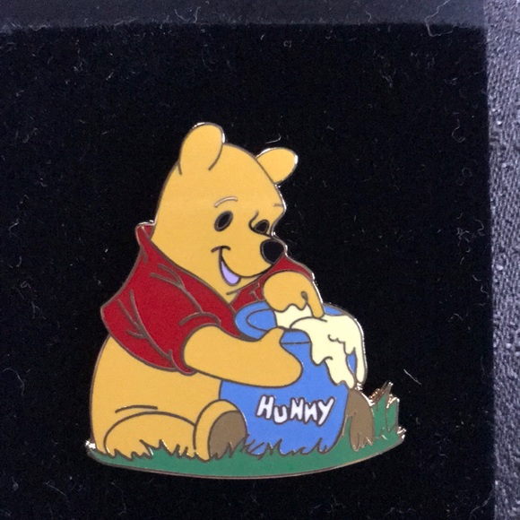 Winnie the Pooh Pin - Picture 2 of 3